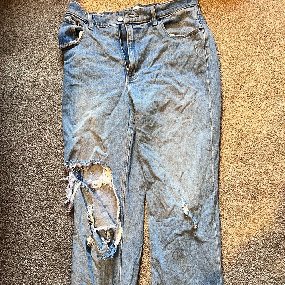 Gently worn Abercrombie ultra-high rise jeans!